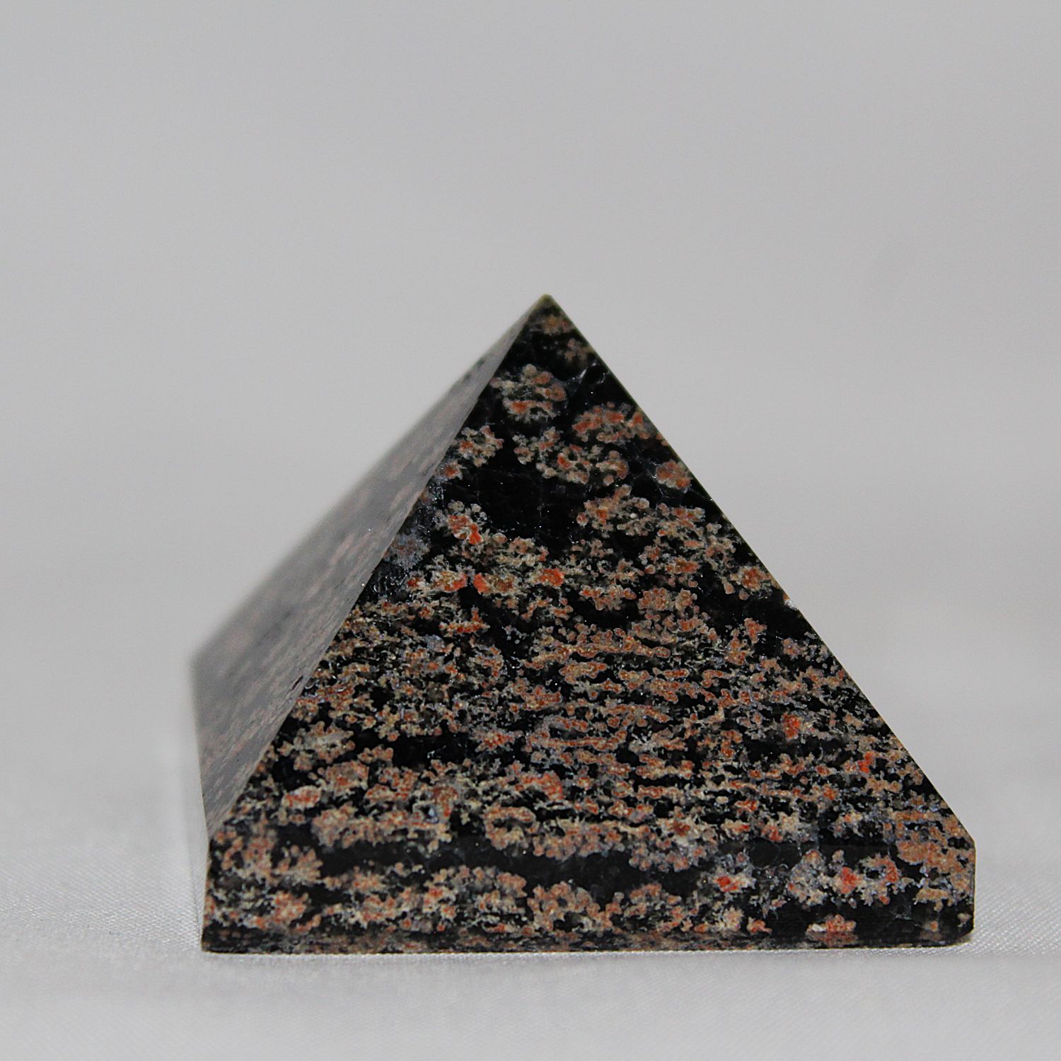 PIRAMIDE DE CALCEDONIA