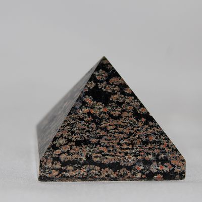 PIRAMIDE DE CALCEDONIA