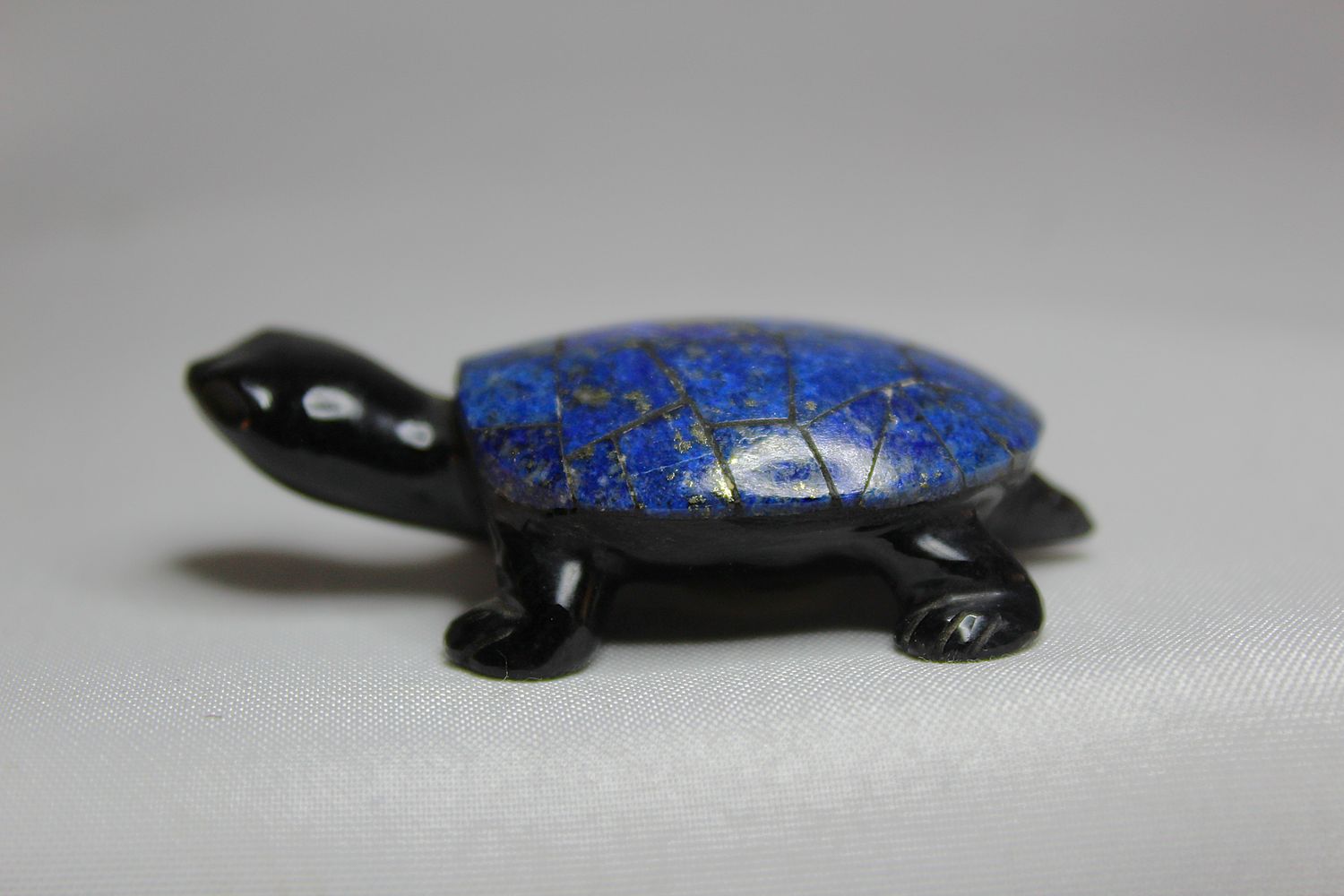 TORTUGA DE OBSIDIANA CAPARAZON LAPIS LAZULI