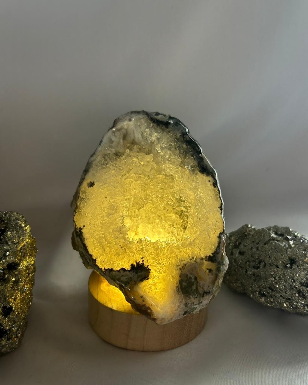 LAMPARA GEODA CUARZO BLANCO