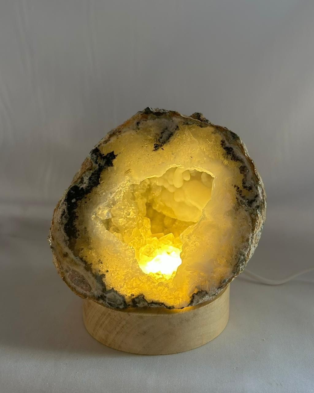 LAMPARA GEODA CUARZO BLANCO