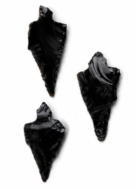 PUNTA DE FLECHA DE OBSIDIANA