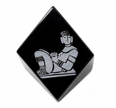 PISA PAPEL CON GRABADO CHAC MOOL  OBSIDIANA