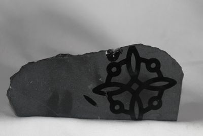 GRABADO NUDO DE BRUJA  EN OBSIDIANA