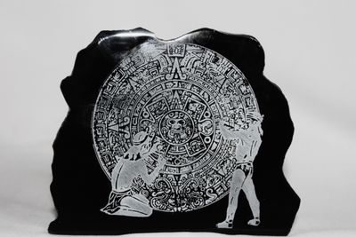 GRABADO CALENDARIO MAYA  EN OBSIDIANA