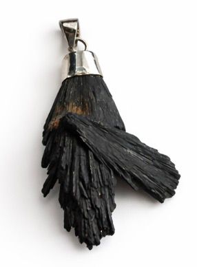 DIJE CIANITA NEGRA ESCOBA DE BRUJA