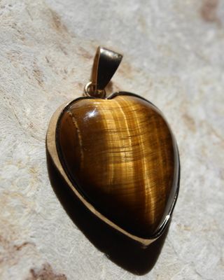 DIJE DE CORAZON OJO DE TIGRE