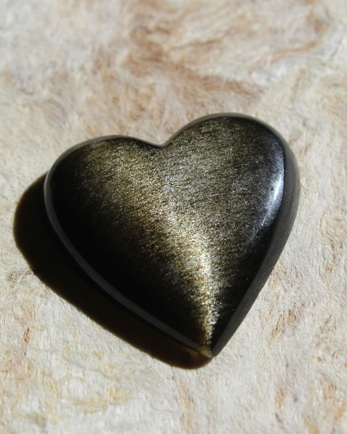 CORAZON DE OBSIDIANA DORADA