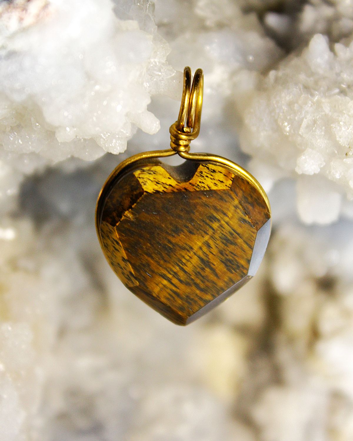 DIJE DE OJO DE TIGRE CORAZON