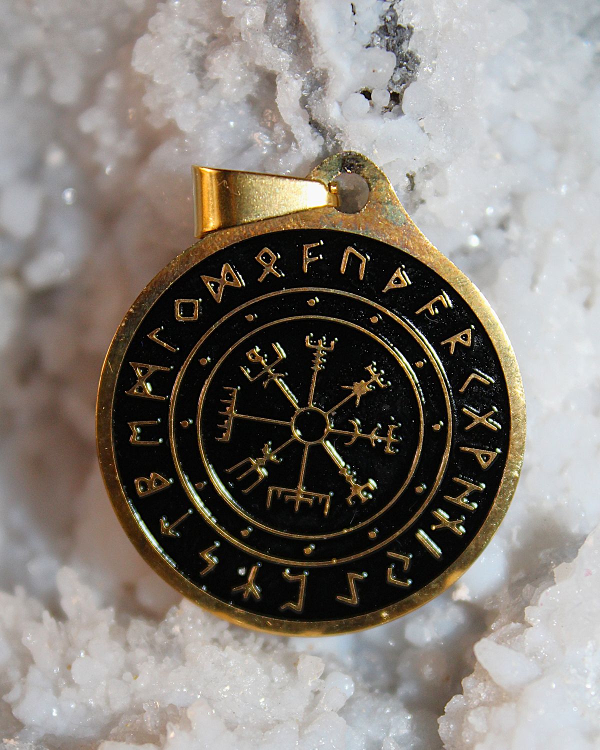 DIJE VEGVISIR ACERO DORADO