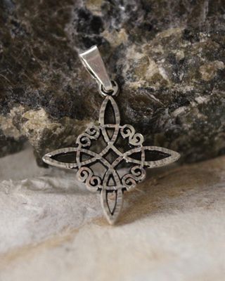 DIJE DE PLATA NUDO DE BRUJA
