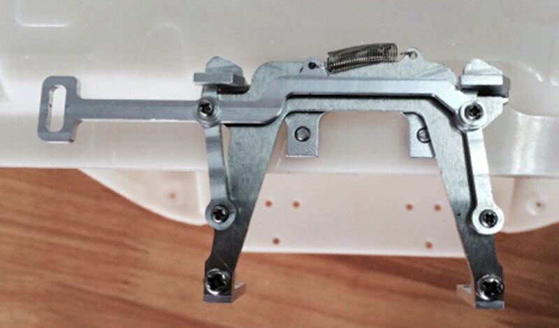 Cab latch mechanism