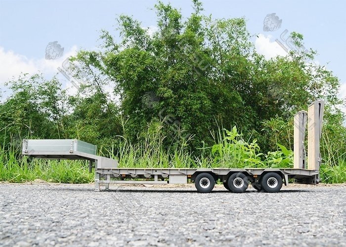 LESU 1/14 Triple Axle Low Loader Trailer with Hydraulic Tail Ramps