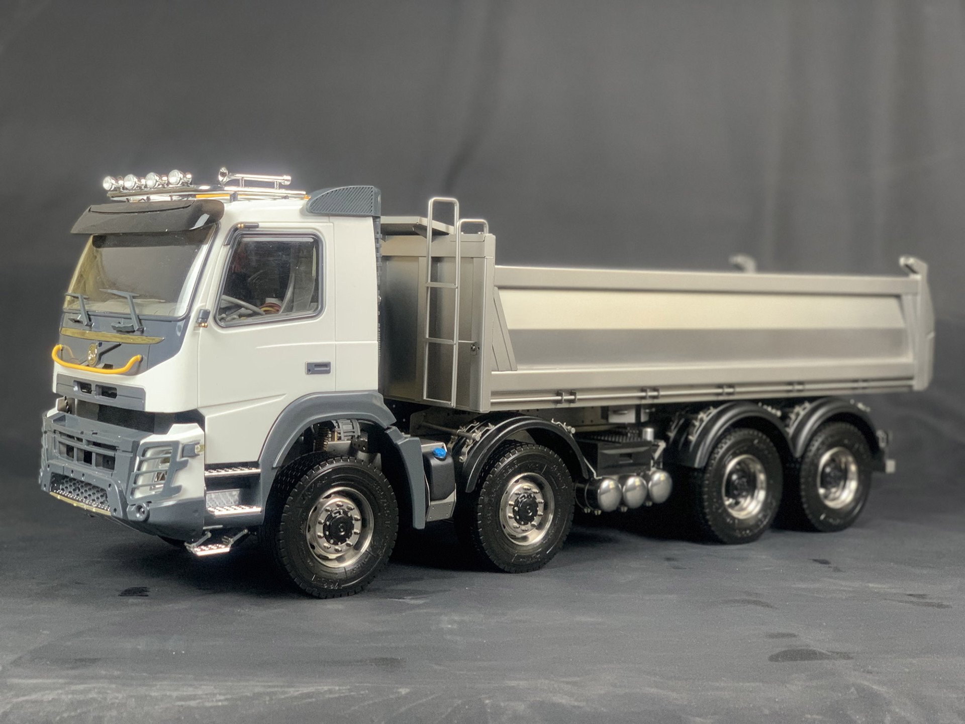 JD Models 1/14 Armageddon 8x8 FMX Hydraulic Dump Truck Version 3.0 - RTR