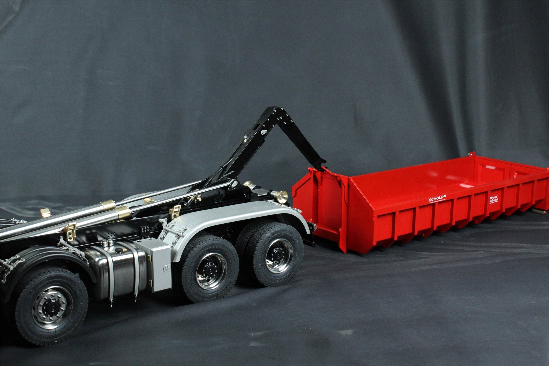 JD Models 1/14 Mercedes Benz 8x8 Hydraulic Roll On/Off Dump Truck - RTR