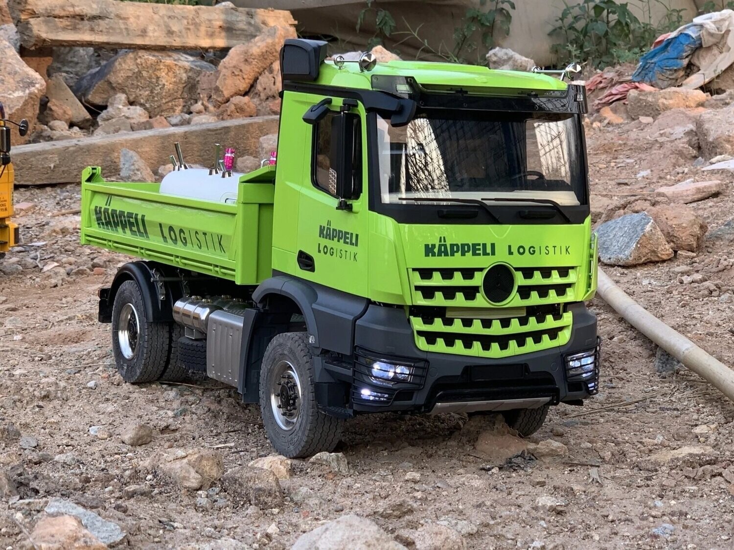 LXY 1/14 Mercedes Benz 4x4 Hydraulic Dump Truck Tipper - RTR