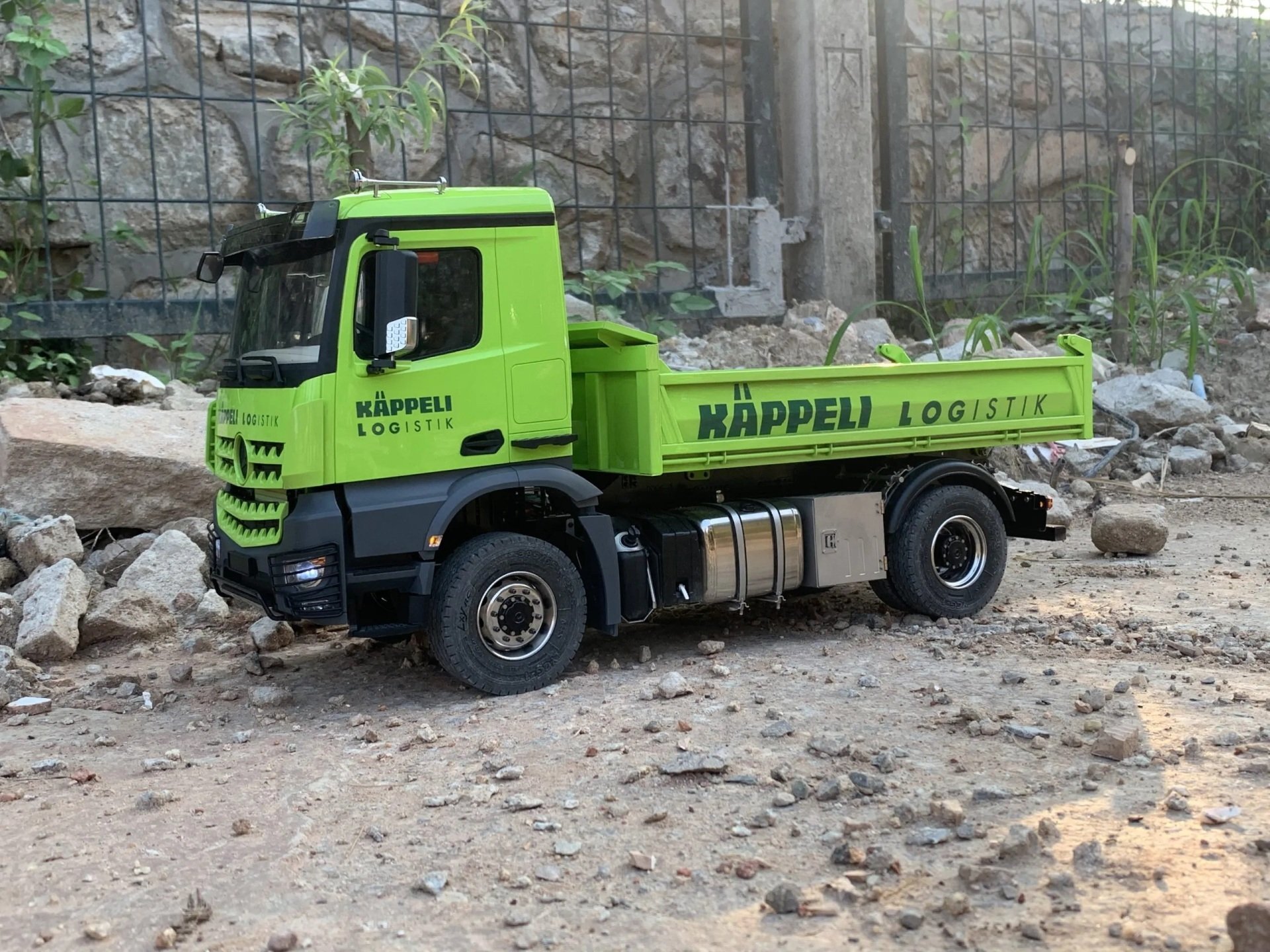 LXY 1/14 Mercedes Benz 4x4 Hydraulic Dump Truck Tipper - RTR