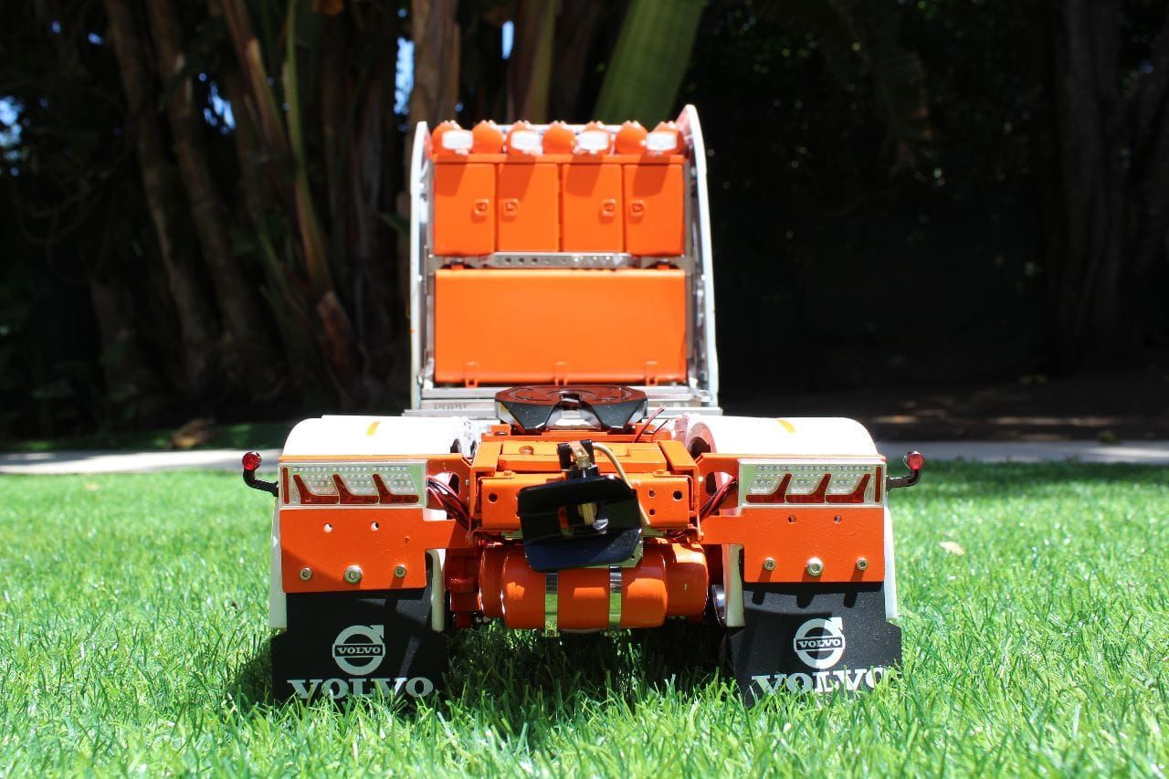 Privé RC Custom Lesu Volvo Truck Orange & White