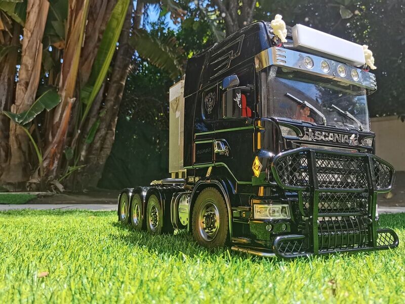 Privé RC Custom Scania LXY Truck 8x8
