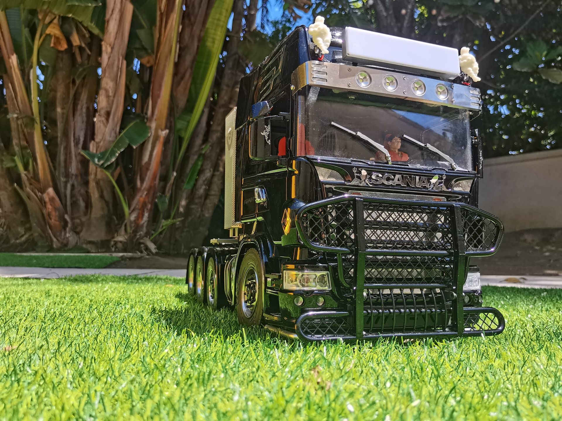 Privé RC Custom Scania LXY Truck 8x8