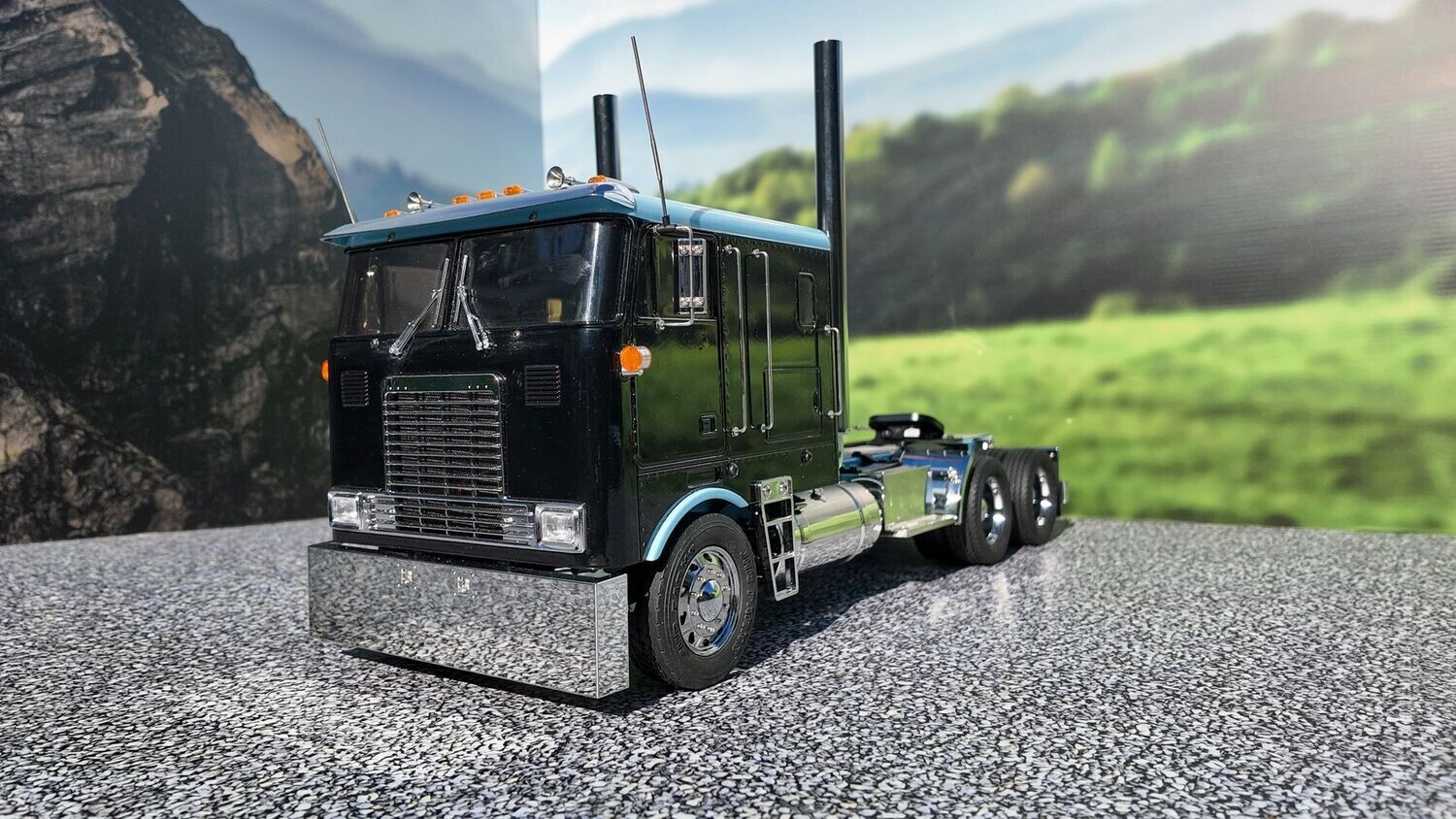 Privé RC Custom Globeliner Truck Blue & Black