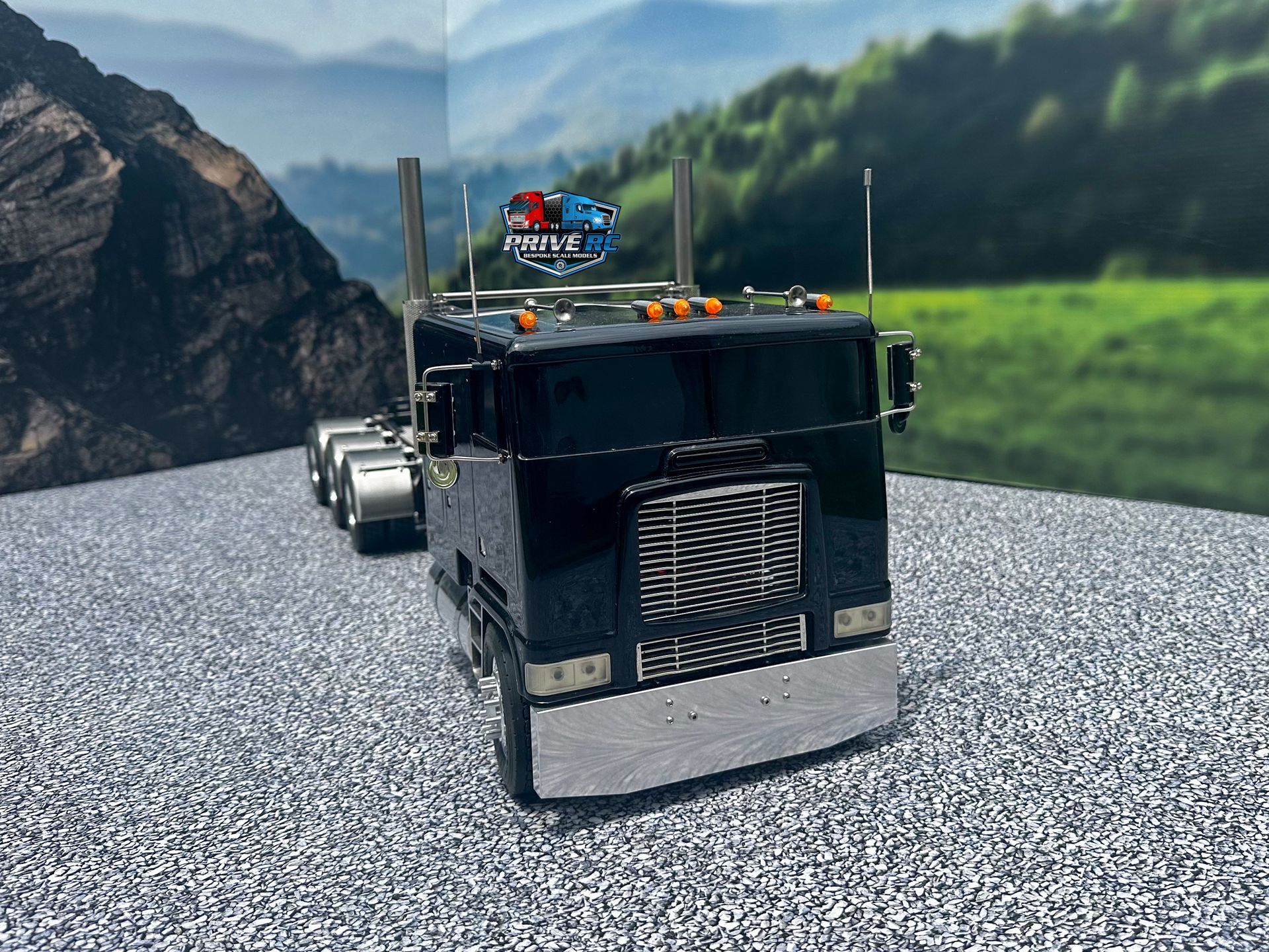 Privé RC Custom Truck  Black Frieghtliner COE