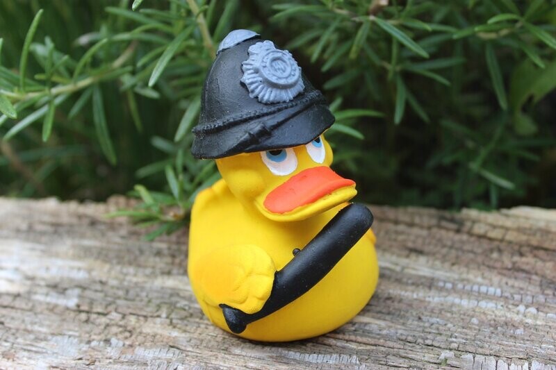 Ente Latex Bobby Polizist