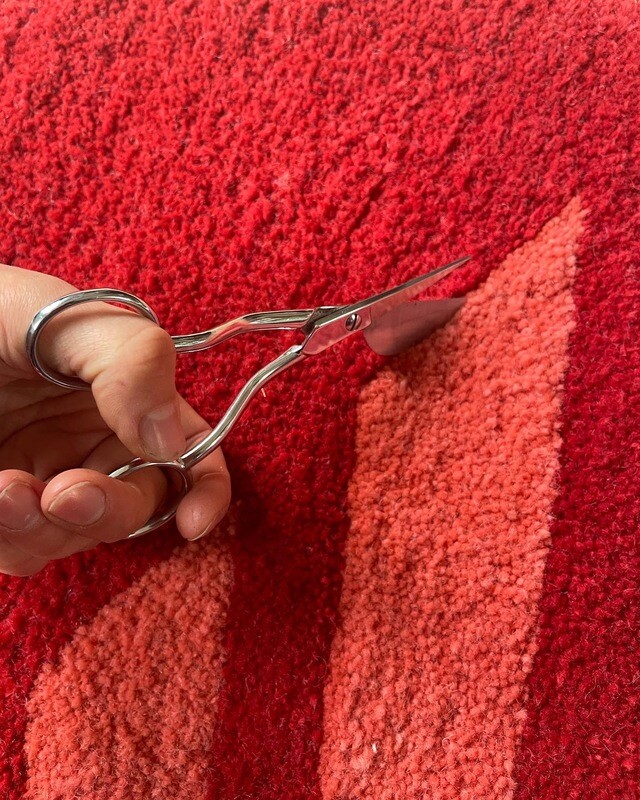 Duckbill scissors for cutting and trimming