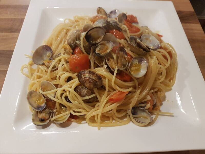 Spaghetti vongole: tomates cerises, vongole