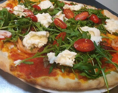 Pizza Galosa del Patrone: sauce tomate, saumon, nduja, ruccola, bufala, tomates cerises