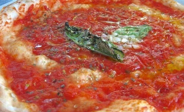 Pizza Marinara: sauce tomate, ail