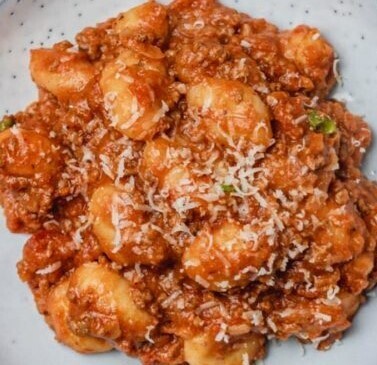 Gnocchi bolognese: viande hachée, sauche tomate