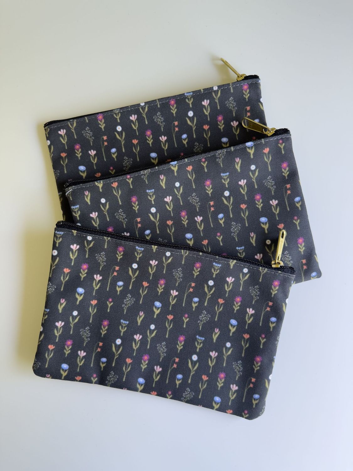 Black/Purple Flat Flower Field Pattern Accessory Pouch Black/Purple Flat Flower Field Pattern Accessory Pouch