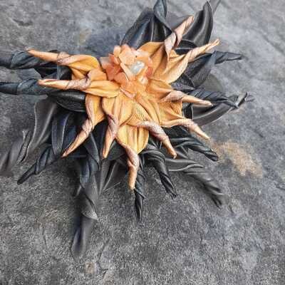 Brooche Gemstone/ Leather Mustard/Brown