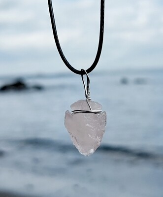 ROSE QUARTZ CRYSTAL PENDANT POINT NECKLACE HEALING  RAW QUARTZ  NATURAL STONE GEMSTONE Chakra Wirewrapped Crystal Pendant Necklace Vintage Jewellery for Women