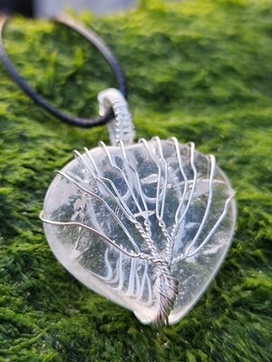 Natural Clear Quartz Heart Tree Of Life Silver Crystal Pendant Necklace Raw Quartz Gemstone Chakra Wire Wrapped Crystal Pendant Necklace Vintage Jewellery For Women Silver Awakening