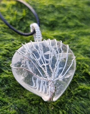 Natural Clear Quartz Heart Tree Of Life Silver Crystal Pendant Necklace Raw Quartz Gemstone Chakra Wire Wrapped Crystal Pendant Necklace Vintage  Jewellery For Women Silver Awakening