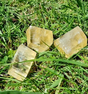 Optical Honey Quartz Calcite
Healer Energy Balance Uplifting Joy happiness 