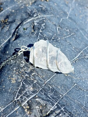 NATURAL CLEAR QUARTZ CRYSTAL WIRE-WRAPPED PENDANT NECKLACE - CLARITY - INNER RAINBOW 