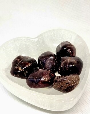 Garnet tumbled crystal Large 