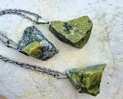 Serpentinite rough gemstone pendant Healing Support Motivation 