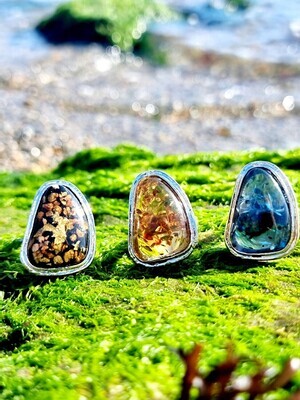 Shinning Stone Ring Bezel Setting Adjustable Unisex Blue Red Black Amber Triangular shape Platinum plated