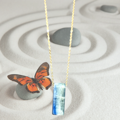 Kyanite Blue 925 Silver Pendant Amulet Necklace in the Real preserved Rose Jewellry Gift Box