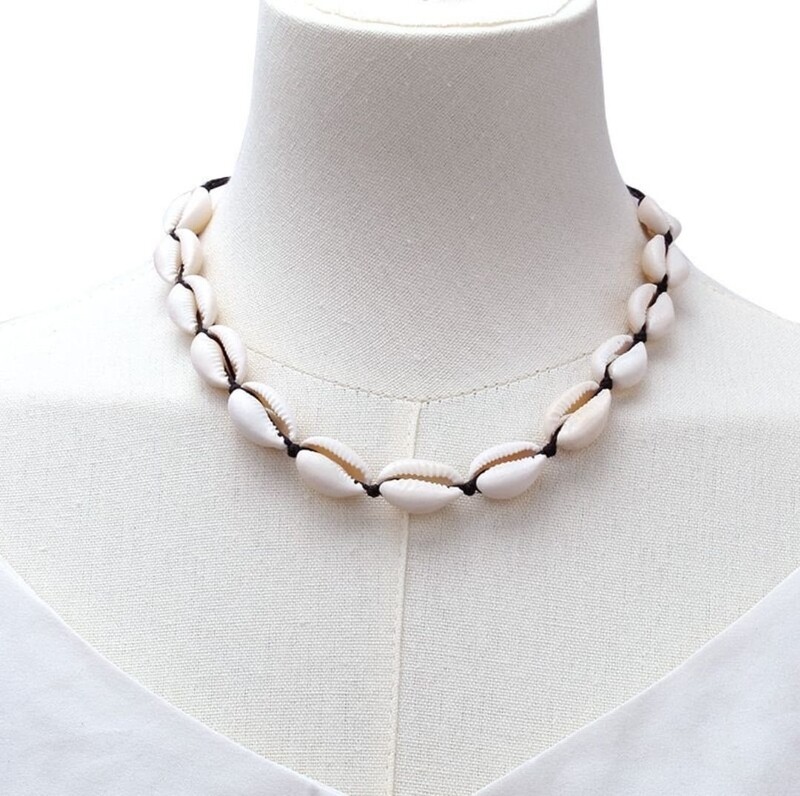 Cowrie Shell Necklace 'White'