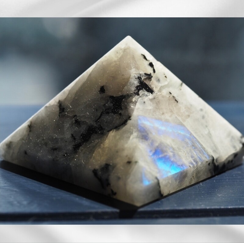 Moonstone Pyramid Solid Natural Stone Matrix Feng Shui Spiritual Reiki Natural Stone ±40-45mm