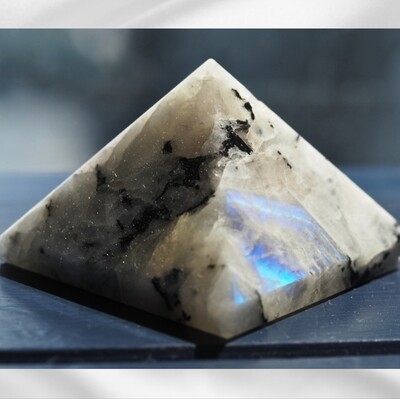 Moonstone Pyramid Solid Natural Stone Matrix Feng Shui Spiritual Reiki Natural Stone ±40-45mm