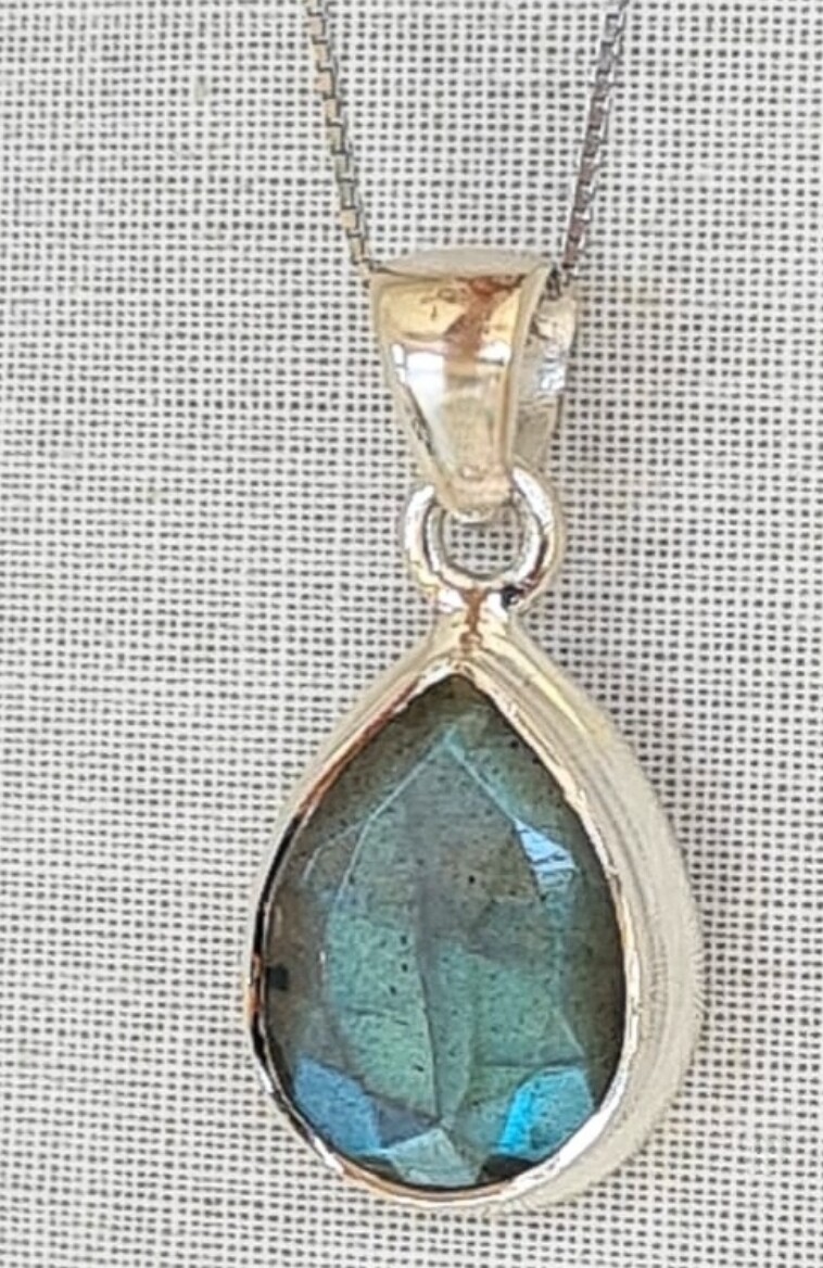 Labradorite Crystal Necklace 925 sterling silver