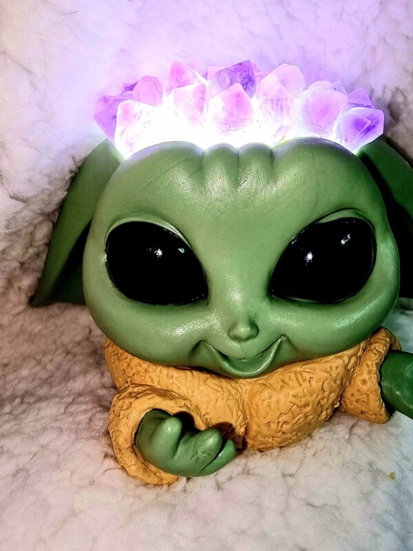 YODA CRYSTAL LAMP DISNEY STAR WARS THE MANDALORIAN BABY YODA MOOD LAMP LIGHTS UP AMETHYST CRYSTAL CLUSTER GEODE FIGURINE LARGE