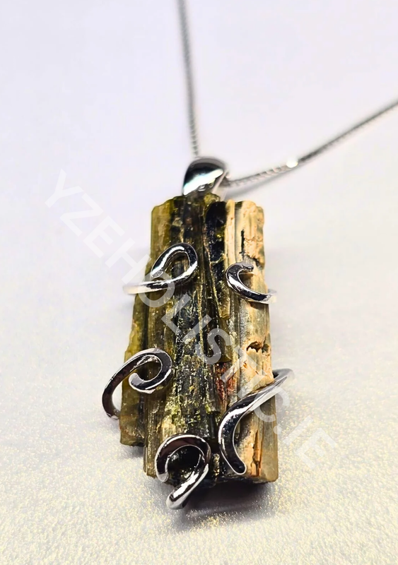 Epidot Rough Sparkly Natural Stone 925 Sterling Silver Pendant Necklace Pendant