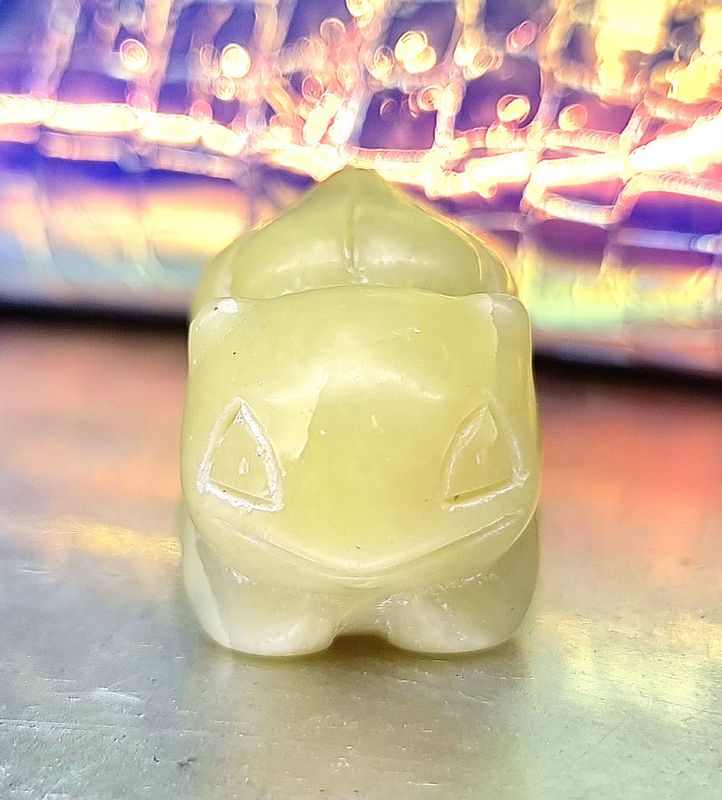 Bulbasaur "Pokemon" Character Crystal Carving Animal Natural Stone Figurine with Wooden Treasure Box 